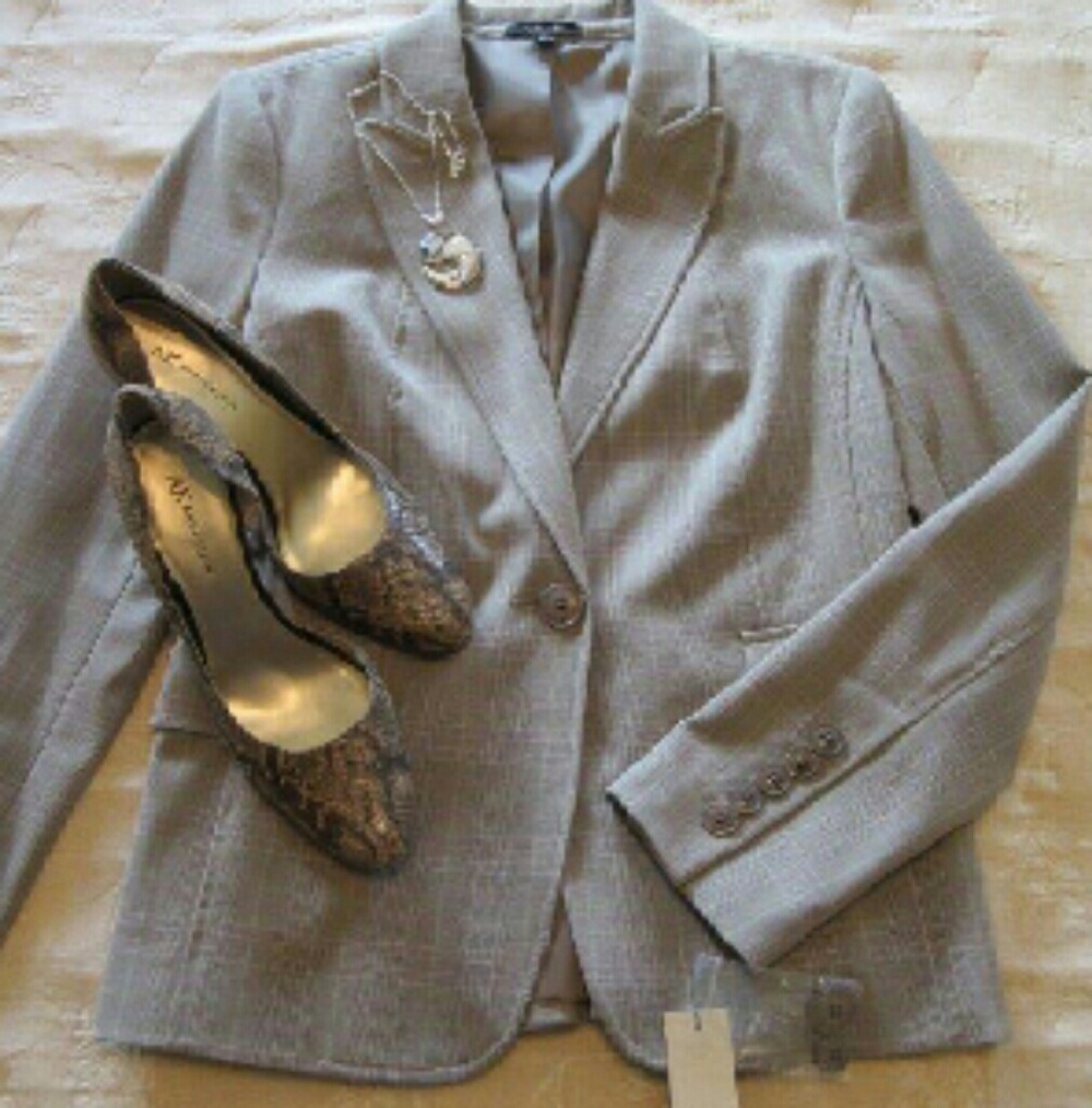 Classic 1 button Blazer.